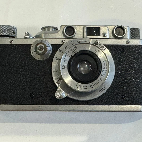 Leica III screw-mount rangefinder with Leitz Elmar 5cm f/3.5 lens
